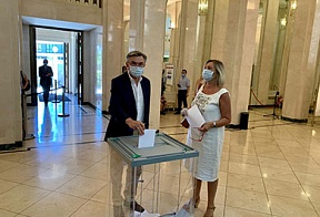 В Посольстве прошло голосование по поправкам в Конституцию В Посольстве прошло голосование по поправкам в Конституцию