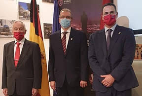 El Ministro Consejero de la Embajada intervino en la Fundación de Estudios Estratégicos e Internacionales El Ministro Consejero de la Embajada intervino en la Fundación de Estudios Estratégicos e Internacionales