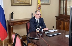 El Encargado de Negocios a.i. de Rusia en España Dmitry Sokolov dio palabras de bienvenida a los participantes de la primera reunión online Ruso-Española de la juventud El Encargado de Negocios a.i. de Rusia en España Dmitry Sokolov dio palabras de bienvenida a los participantes de la primera reunión online Ruso-Española de la juventud